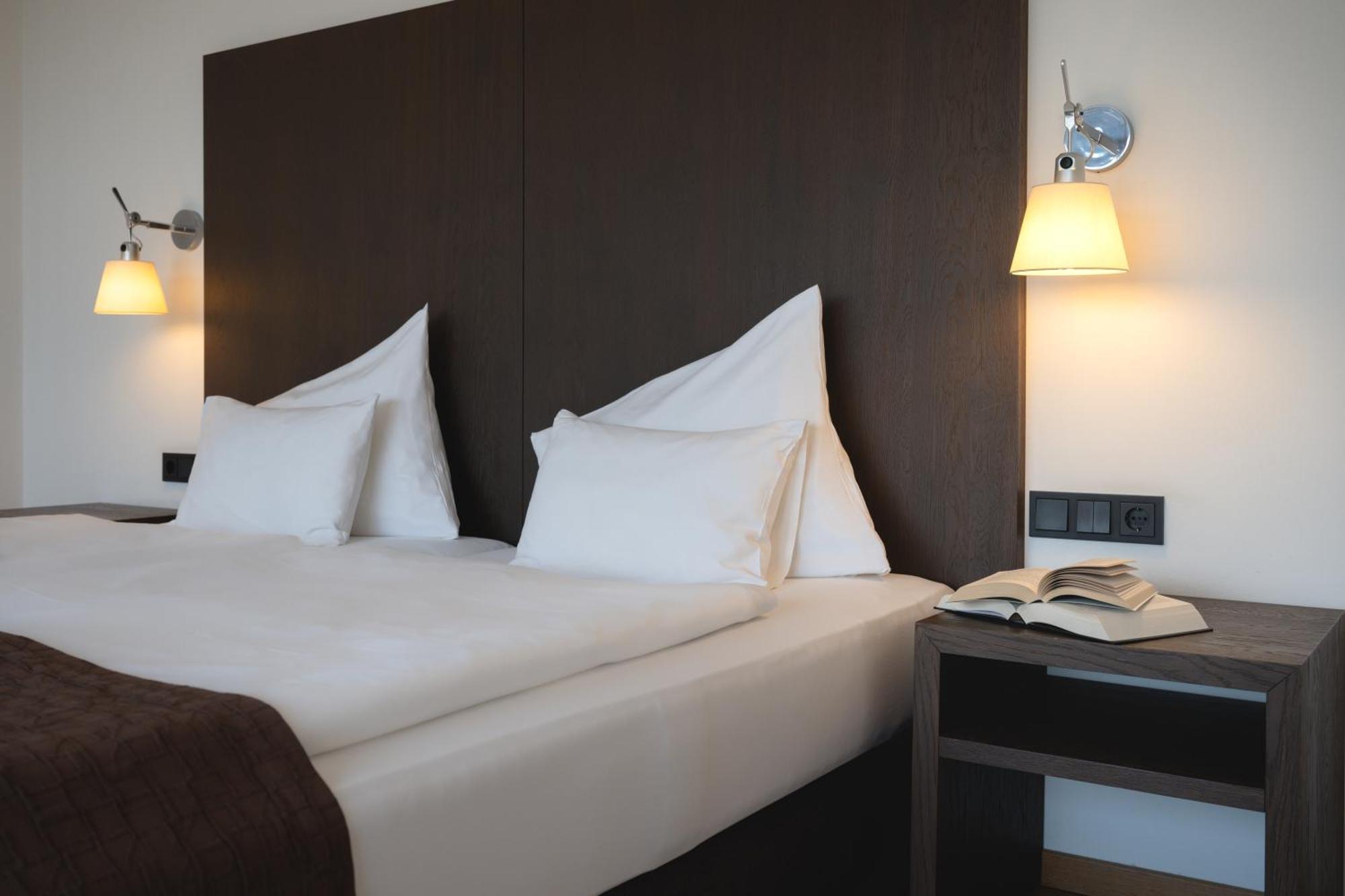 Golfhotel Gut Neuenhof โฟรนเดนแบร์ก ภายนอก รูปภาพ
