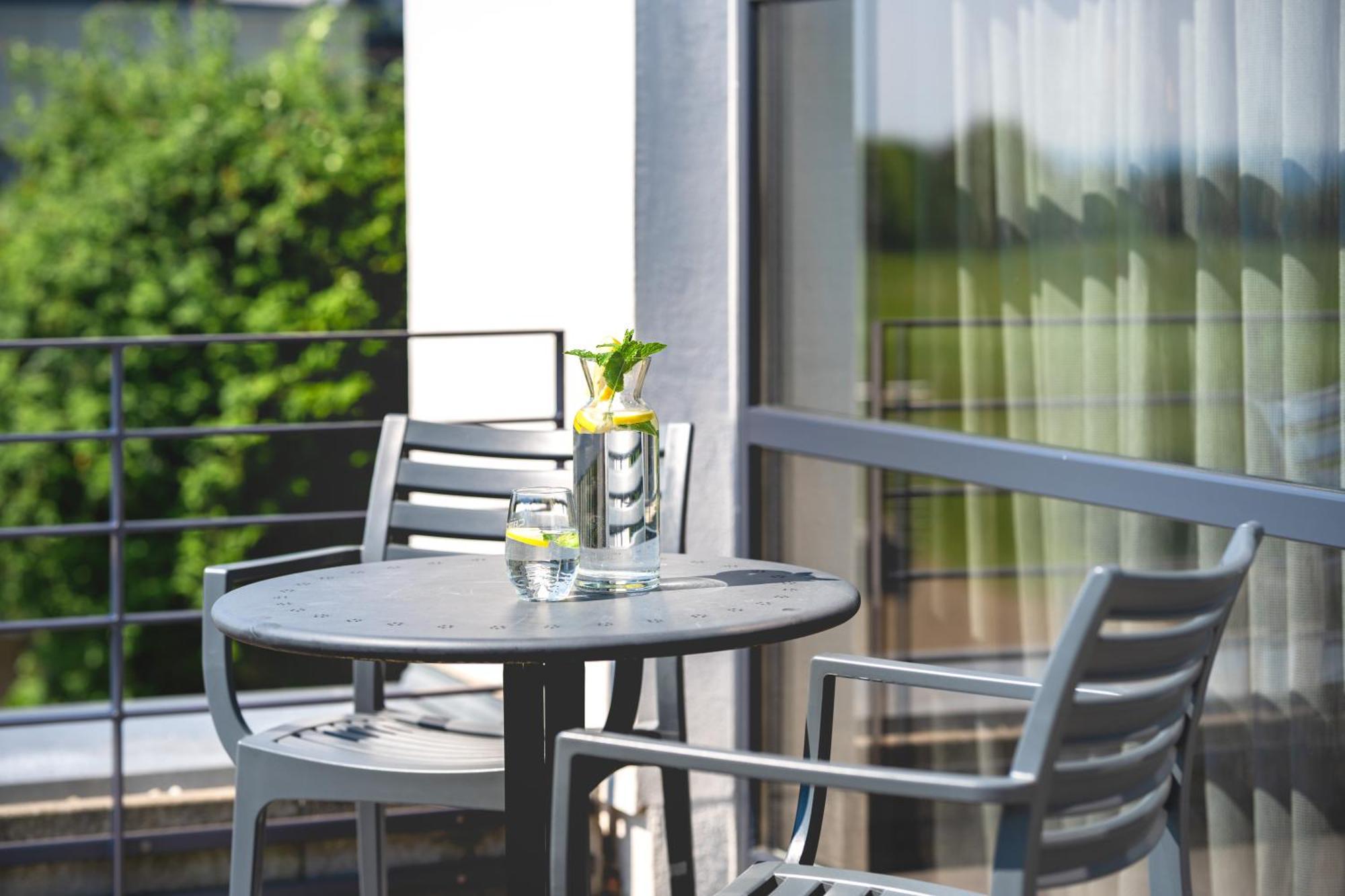 Golfhotel Gut Neuenhof โฟรนเดนแบร์ก ภายนอก รูปภาพ