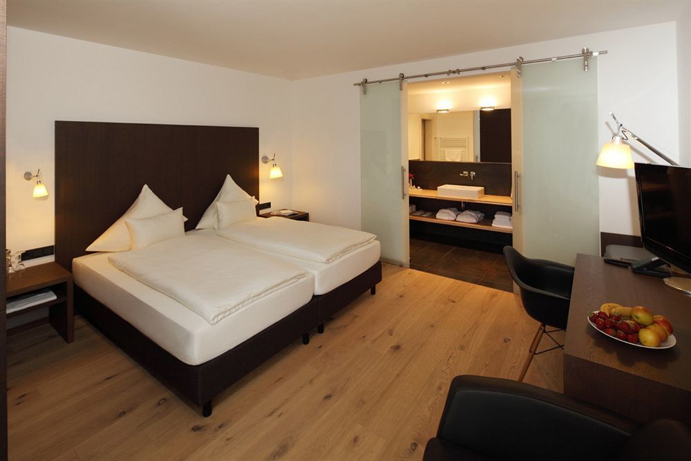Golfhotel Gut Neuenhof โฟรนเดนแบร์ก ภายนอก รูปภาพ