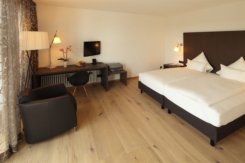Golfhotel Gut Neuenhof โฟรนเดนแบร์ก ภายนอก รูปภาพ